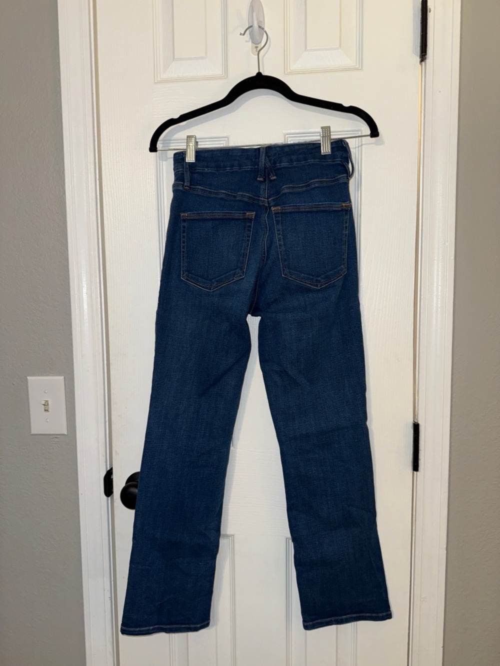 Good American Soft Tech Good Legs Straight Jeans - Picture 9 of 12